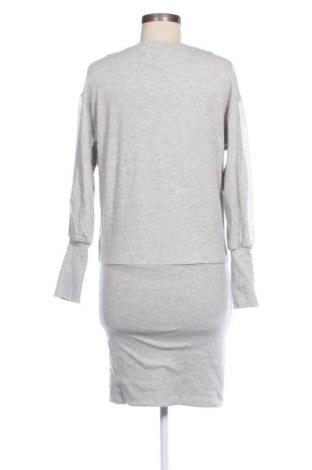 Kleid Zara Trafaluc, Größe M, Farbe Grau, Preis € 17,49