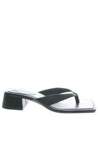 Papuče Pull&Bear, Veľkosť 38, Farba Čierna, Cena  36,95 €
