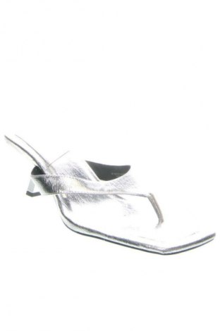 Japonki Stradivarius, Rozmiar 41, Kolor Srebrzysty, Cena 139,99 zł