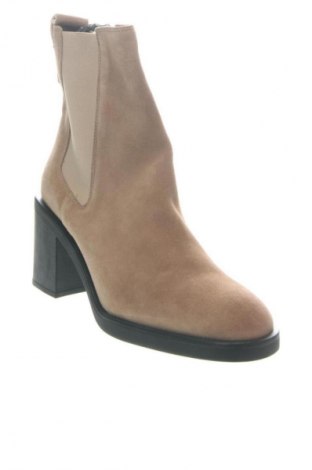 Botine de damă BOSS, Mărime 40, Culoare Bej, Preț 1.610,00 Lei