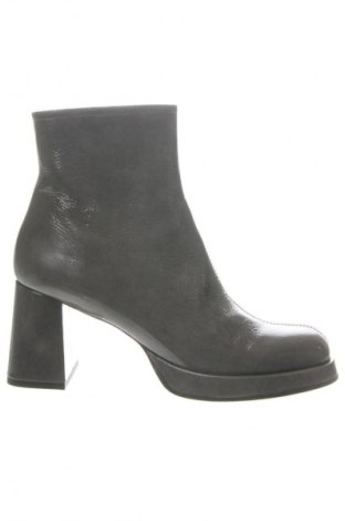 Botine de damă Chie Mihara, Mărime 40, Culoare Gri, Preț 1.084,99 Lei