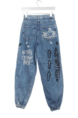 Γυναικείο Τζίν Bershka, Μέγεθος XS, Χρώμα Μπλέ, Τιμή 18,99 €