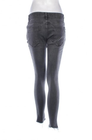 Dámske džínsy  Bershka, Veľkosť M, Farba Sivá, Cena  14,95 €