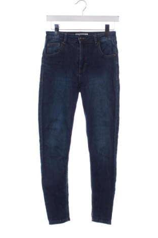 Dámské džíny  Bershka, Velikost XS, Barva Modrá, Cena  249,00 Kč