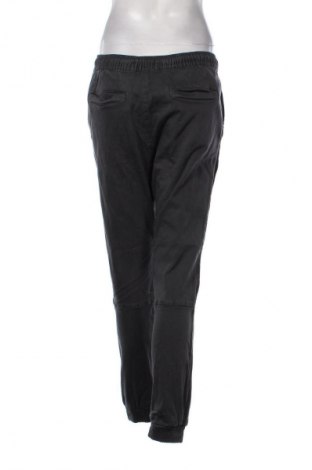 Blugi de femei Bershka, Mărime M, Culoare Gri, Preț 50,99 Lei