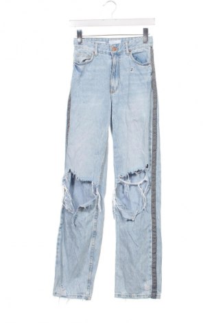 Damskie jeansy Bershka, Rozmiar XS, Kolor Niebieski, Cena 67,41 zł