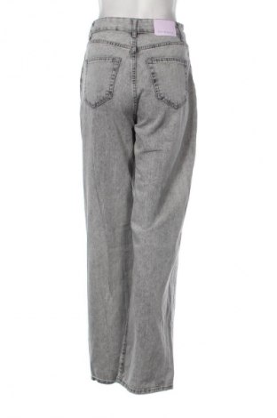 Blugi de femei Bershka, Mărime S, Culoare Gri, Preț 76,32 Lei