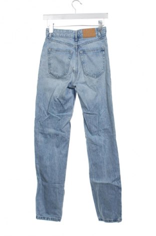 Damskie jeansy Bershka, Rozmiar XS, Kolor Niebieski, Cena 66,67 zł