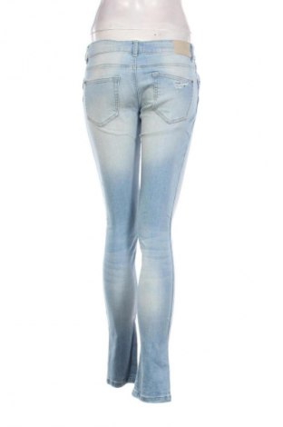 Damskie jeansy Bershka, Rozmiar M, Kolor Niebieski, Cena 66,67 zł