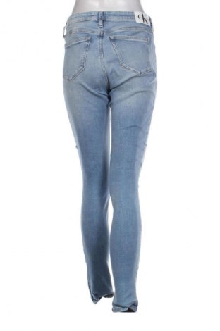 Damskie jeansy Calvin Klein Jeans, Rozmiar L, Kolor Niebieski, Cena 156,00 zł