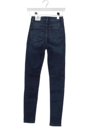 Дамски дънки Mango, Размер XS, Цвят Син, Цена 77,99 лв.