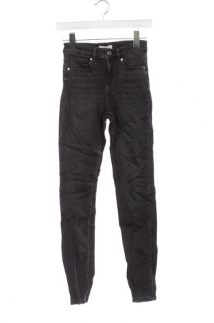 Дамски дънки Perfect Jeans By Gina Tricot, Размер XS, Цвят Сив, Цена 34,99 лв.