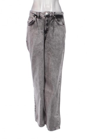 Damskie jeansy Pull&Bear, Rozmiar M, Kolor Szary, Cena 66,67 zł