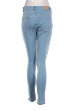 Damskie jeansy Pull&Bear, Rozmiar M, Kolor Niebieski, Cena 66,67 zł