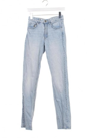 Blugi de femei Stradivarius, Mărime S, Culoare Albastru, Preț 76,70 Lei