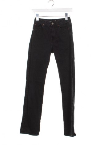 Damskie jeansy Stradivarius, Rozmiar XS, Kolor Czarny, Cena 67,00 zł
