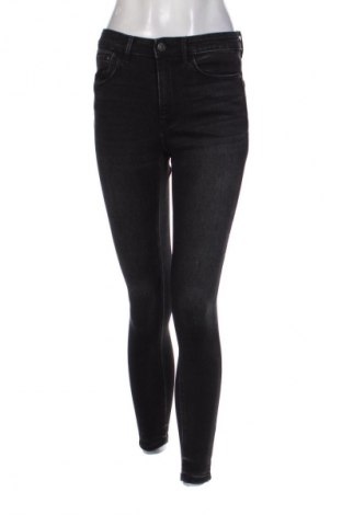 Damskie jeansy Stradivarius, Rozmiar M, Kolor Czarny, Cena 66,67 zł