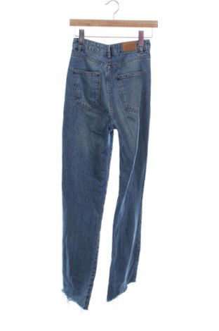 Damskie jeansy Stradivarius, Rozmiar XS, Kolor Niebieski, Cena 66,67 zł