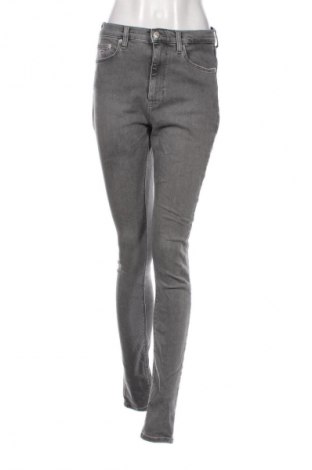 Blugi de femei Tommy Jeans, Mărime M, Culoare Gri, Preț 258,99 Lei