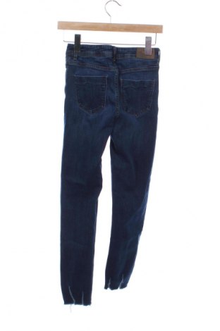 Damskie jeansy Zara, Rozmiar XS, Kolor Niebieski, Cena 62,07 zł