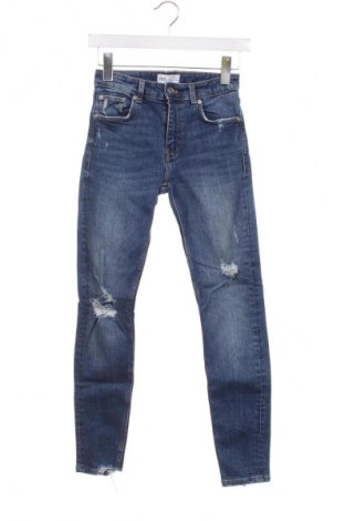 Damskie jeansy Zara, Rozmiar XS, Kolor Niebieski, Cena 62,07 zł