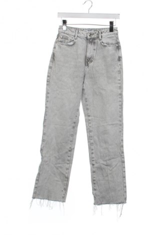 Blugi de femei Zara, Mărime XS, Culoare Gri, Preț 93,99 Lei