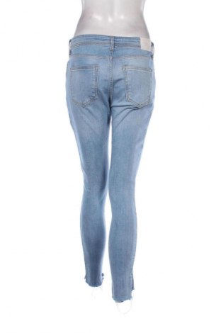 Damskie jeansy Zara, Rozmiar M, Kolor Niebieski, Cena 62,07 zł