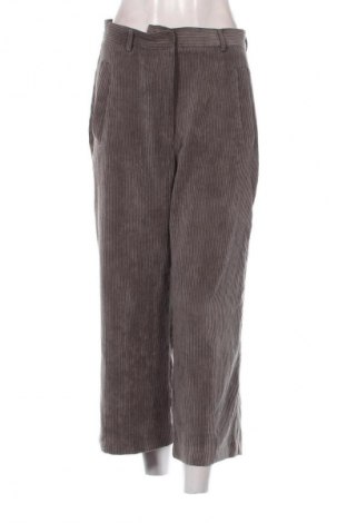Damskie sztruksy Pull&Bear, Rozmiar M, Kolor Zielony, Cena 66,39 zł