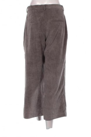 Damskie sztruksy Pull&Bear, Rozmiar M, Kolor Zielony, Cena 66,39 zł