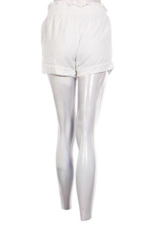 Damen Shorts Beloved, Größe M, Farbe Weiß, Preis 9,99 €