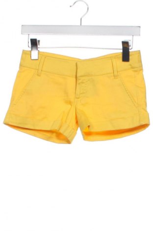 Pantaloni scurți de femei Bershka, Mărime S, Culoare Galben, Preț 50,00 Lei