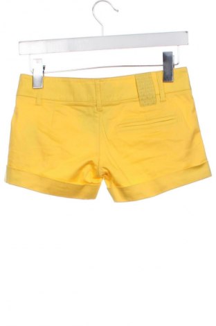 Pantaloni scurți de femei Bershka, Mărime S, Culoare Galben, Preț 50,00 Lei