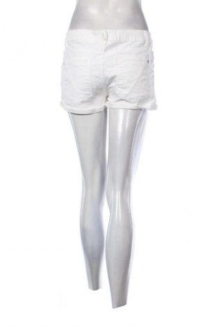 Damen Shorts Clockhouse, Größe M, Farbe Weiß, Preis 10,00 €