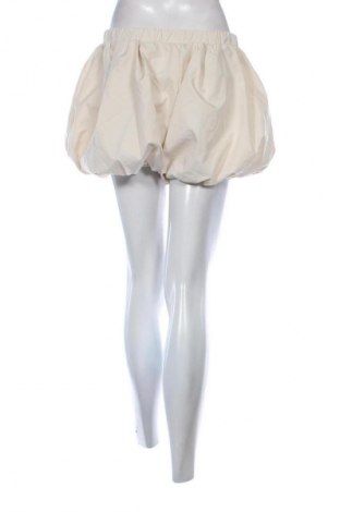 Pantaloni scurți de femei SHEIN, Mărime S, Culoare Ecru, Preț 50,00 Lei