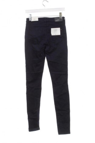 Damskie spodnie Tommy Hilfiger, Rozmiar M, Kolor Niebieski, Cena 669,99 zł