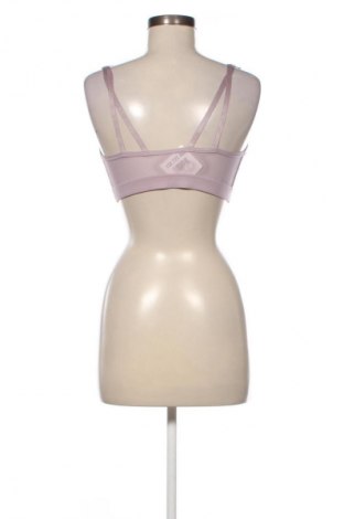 Top sport de damă. Nike, Mărime L, Culoare Mov, Preț 57,99 Lei