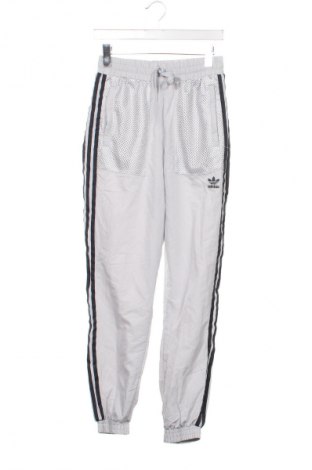 Дамско спортно долнище Adidas Originals, Размер XXS, Цвят Сив, Цена 41,00 лв.