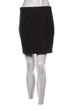 Пола Edc By Esprit, Размер M, Цвят Черен, Цена 41,00 лв.