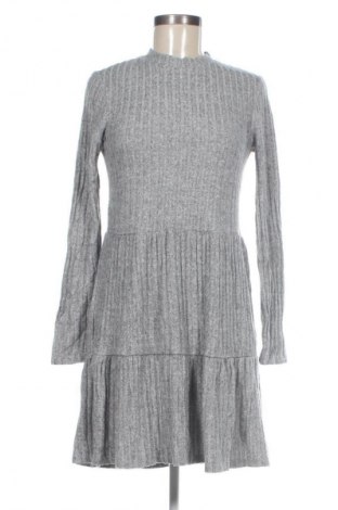 Rochie C&A, Mărime M, Culoare Gri, Preț 100,99 Lei