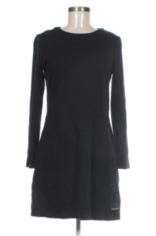 Рокля Calvin Klein Jeans, Размер M, Цвят Черен, Цена 68,99 лв.