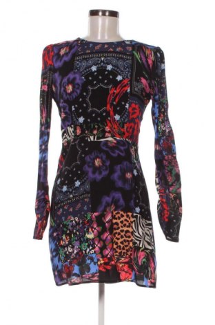 Рокля Desigual, Размер S, Цвят Многоцветен, Цена 82,00 лв.