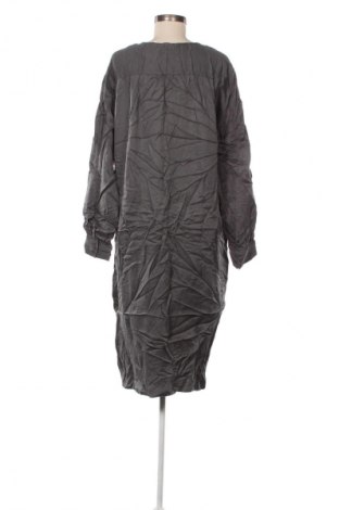 Šaty  Esme Studios, Veľkosť M, Farba Sivá, Cena  47,95 €