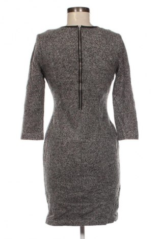 Рокля H&M, Размер M, Цвят Многоцветен, Цена 29,99 лв.
