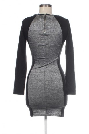 Рокля H&M Divided, Размер M, Цвят Многоцветен, Цена 29,99 лв.