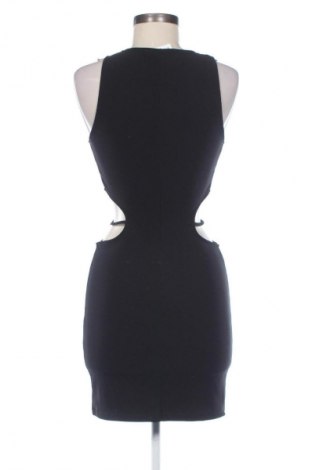 Sukienka Pull&Bear, Rozmiar M, Kolor Czarny, Cena 53,99 zł