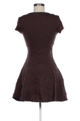 Rochie Stradivarius, Mărime M, Culoare Maro, Preț 63,99 Lei