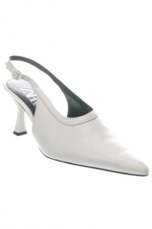 Sandale Zara, Mărime 40, Culoare Alb, Preț 171,99 Lei