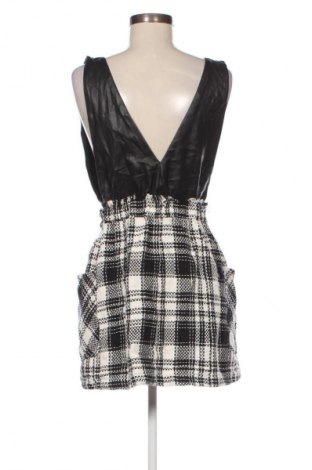 Сукман Zara, Размер M, Цвят Многоцветен, Цена 27,99 лв.