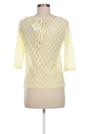 Дамска блуза ONLY, Размер XS, Цвят Жълт, Цена 3,00 лв.