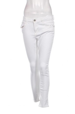 Дамски дънки Garcia Jeans, Размер M, Цвят Бял, Цена 13,92 лв.